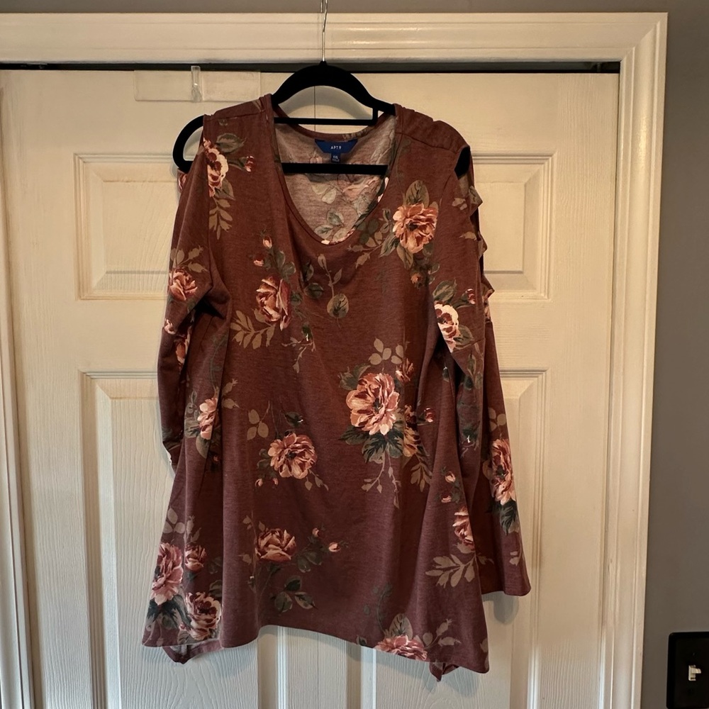 Apt 9 Long Sleeve Floral Top
